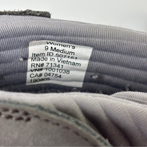 L.L.Bean Mountainside Toggle Boots - Picture 5 of 8